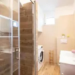 2 Bedroom Beautiful In Casa vacanze *