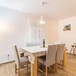 בית נופש 2 Bedroom Beautiful In *