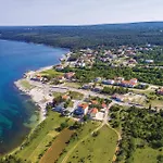 2 Bedroom Beautiful In *