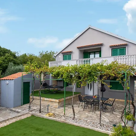 2 Bedroom Beautiful In Holiday home