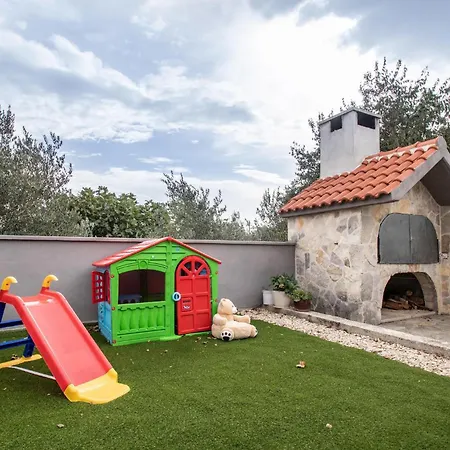 2 Bedroom Beautiful In * Pridraga
