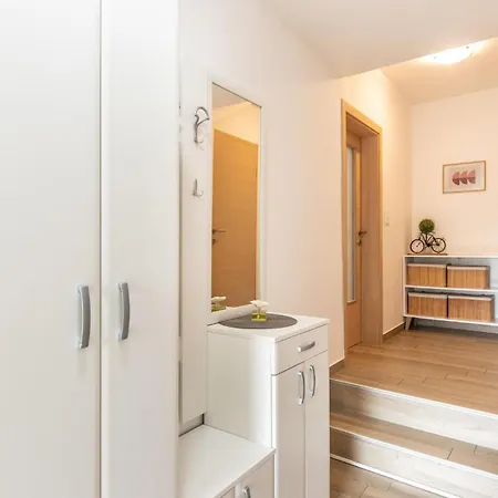 2 Bedroom Beautiful In *