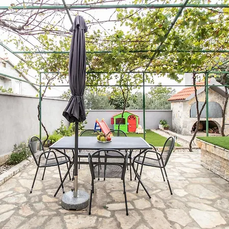 2 Bedroom Beautiful In Holiday home
