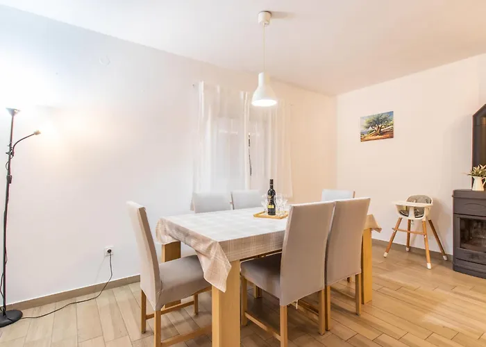 Dom wakacyjny 2 Bedroom Beautiful In *