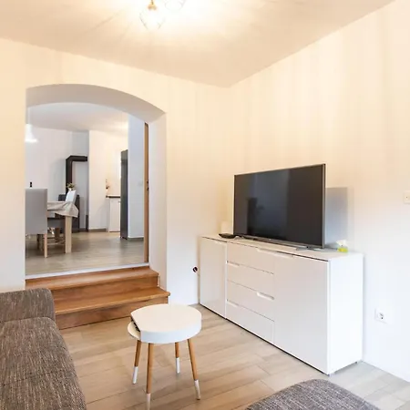 2 Bedroom Beautiful In * Pridraga