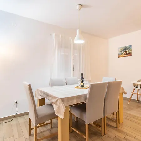 Vakantiehuis 2 Bedroom Beautiful In *