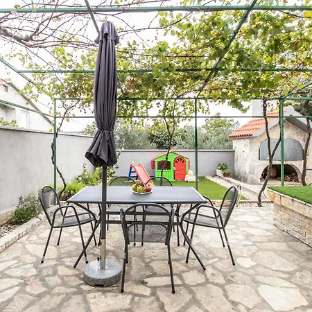 2 Bedroom Beautiful In Vakantiehuis