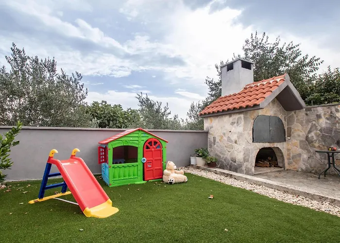 2 Bedroom Beautiful In * Pridraga